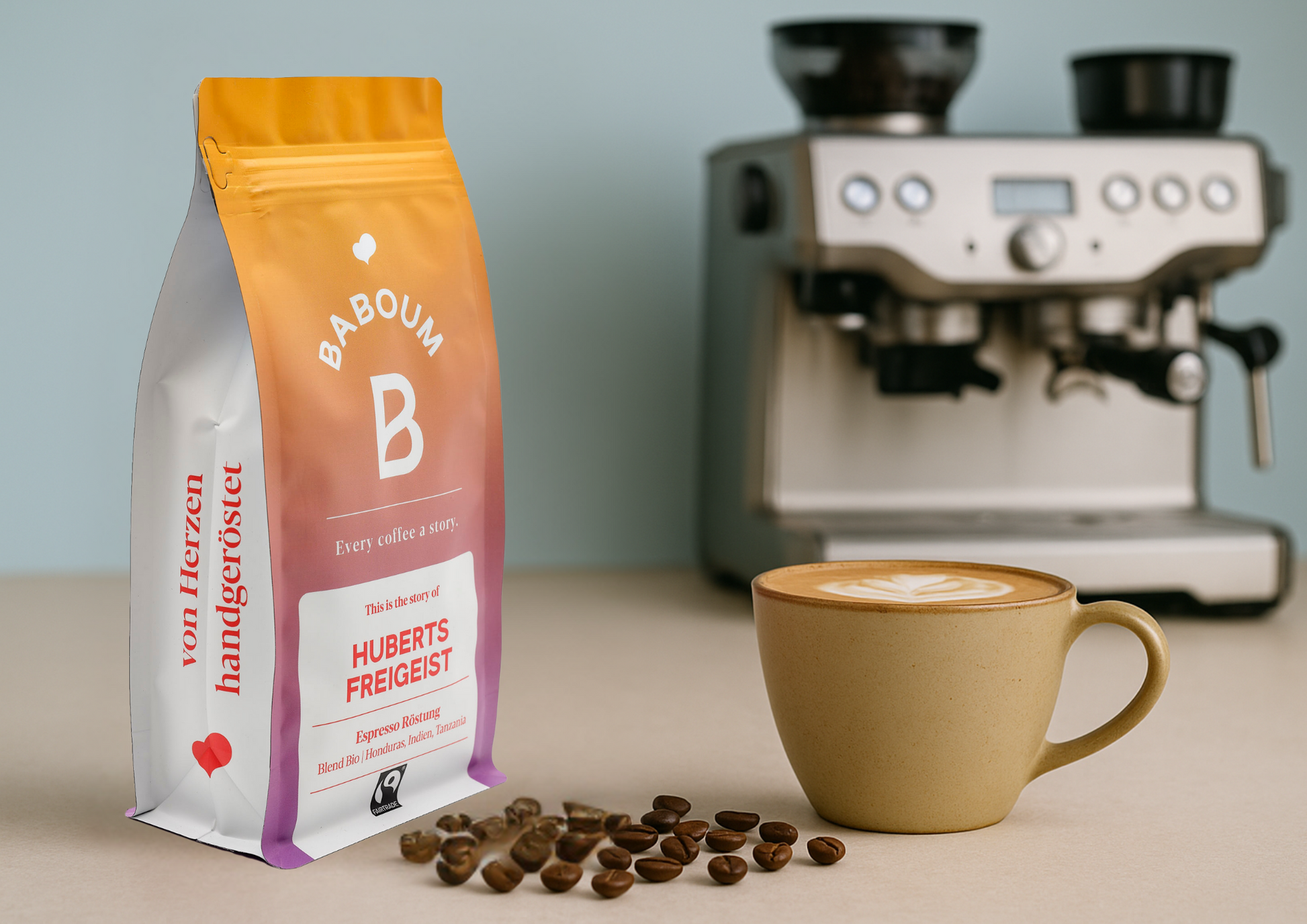 Baboum Huberts Freigeist Espresso vor Siebträgermaschine mit Cappucino